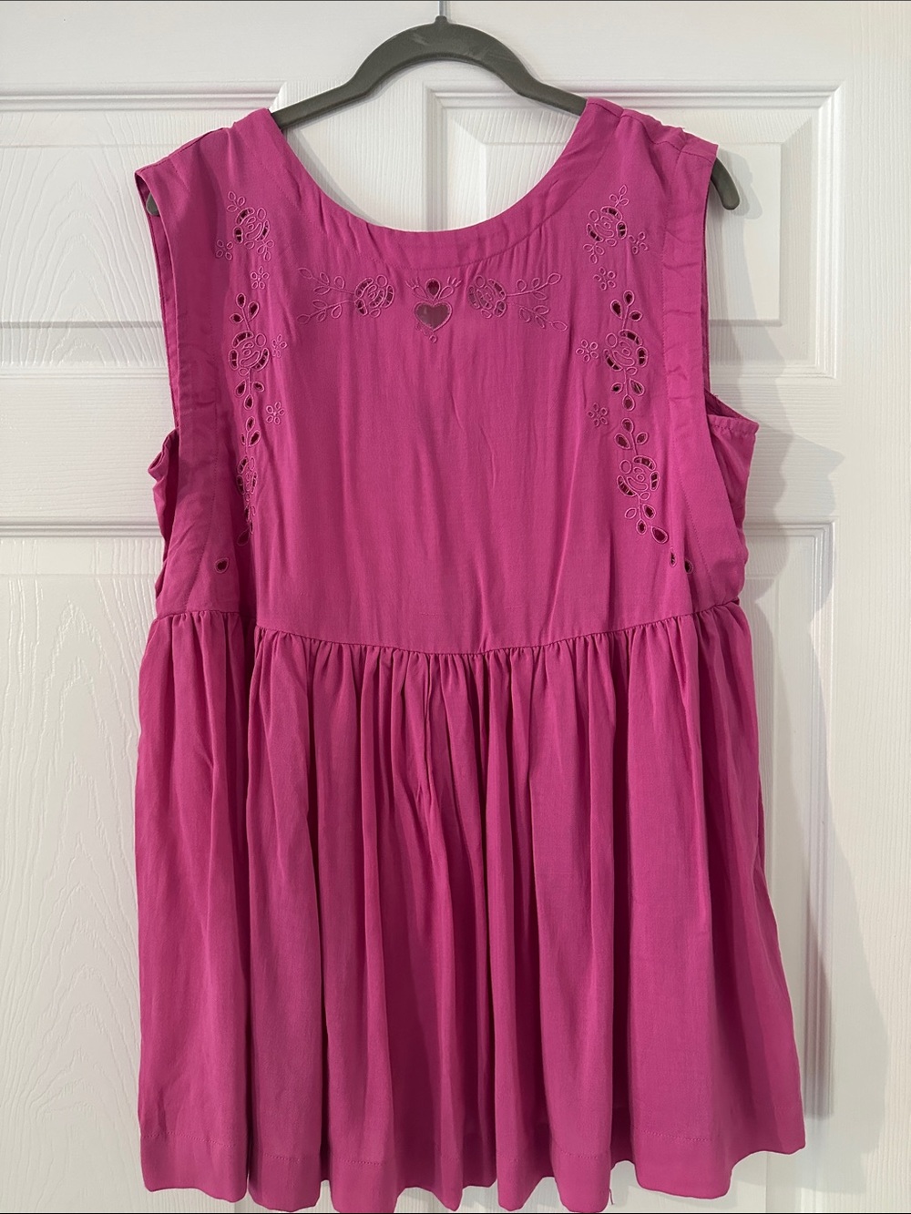 easel Fuchsia Eyelet-Detail Sleeveless Tank Top